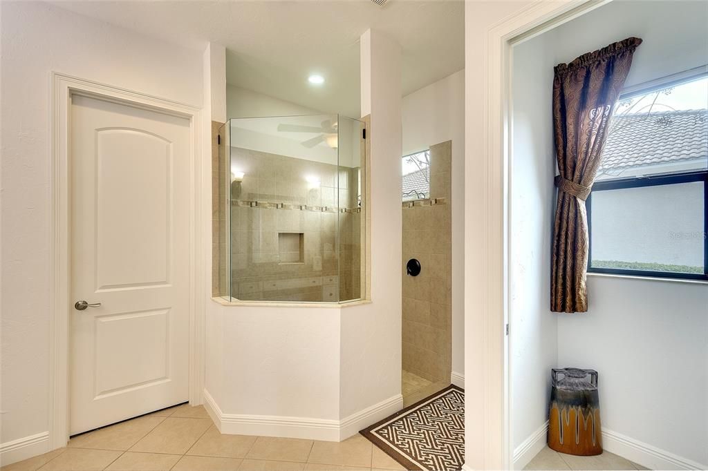 En Venta: $1,150,000 (3 camas, 3 baños, 2519 Pies cuadrados)