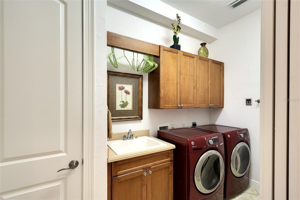 En Venta: $1,150,000 (3 camas, 3 baños, 2519 Pies cuadrados)