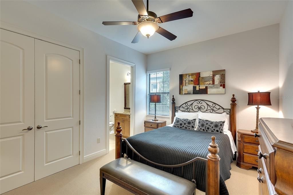 En Venta: $1,150,000 (3 camas, 3 baños, 2519 Pies cuadrados)