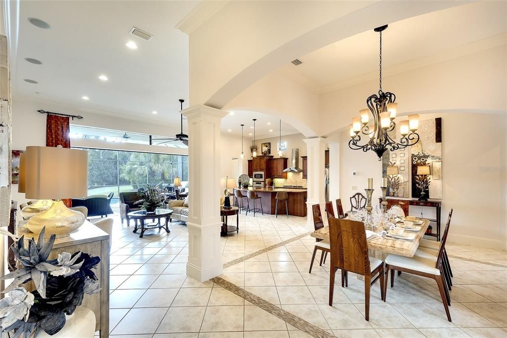 En Venta: $1,150,000 (3 camas, 3 baños, 2519 Pies cuadrados)