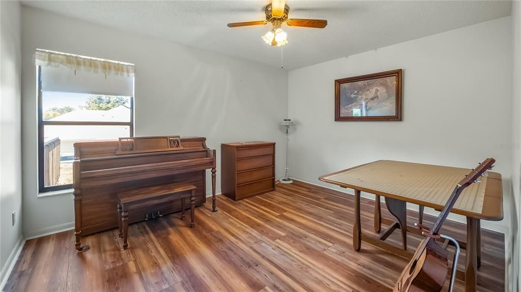 На продажу: $349,900 (3 спален, 2 ванн, 1300 Квадратных фут)