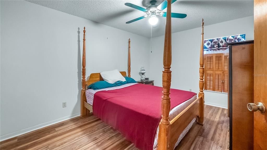 На продажу: $349,900 (3 спален, 2 ванн, 1300 Квадратных фут)