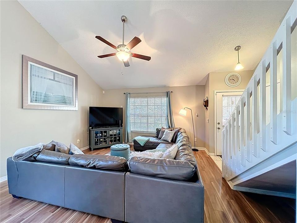 For Sale: $349,900 (3 beds, 2 baths, 1420 Square Feet)