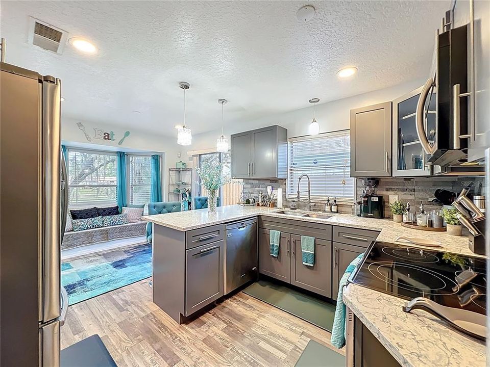 For Sale: $349,900 (3 beds, 2 baths, 1420 Square Feet)