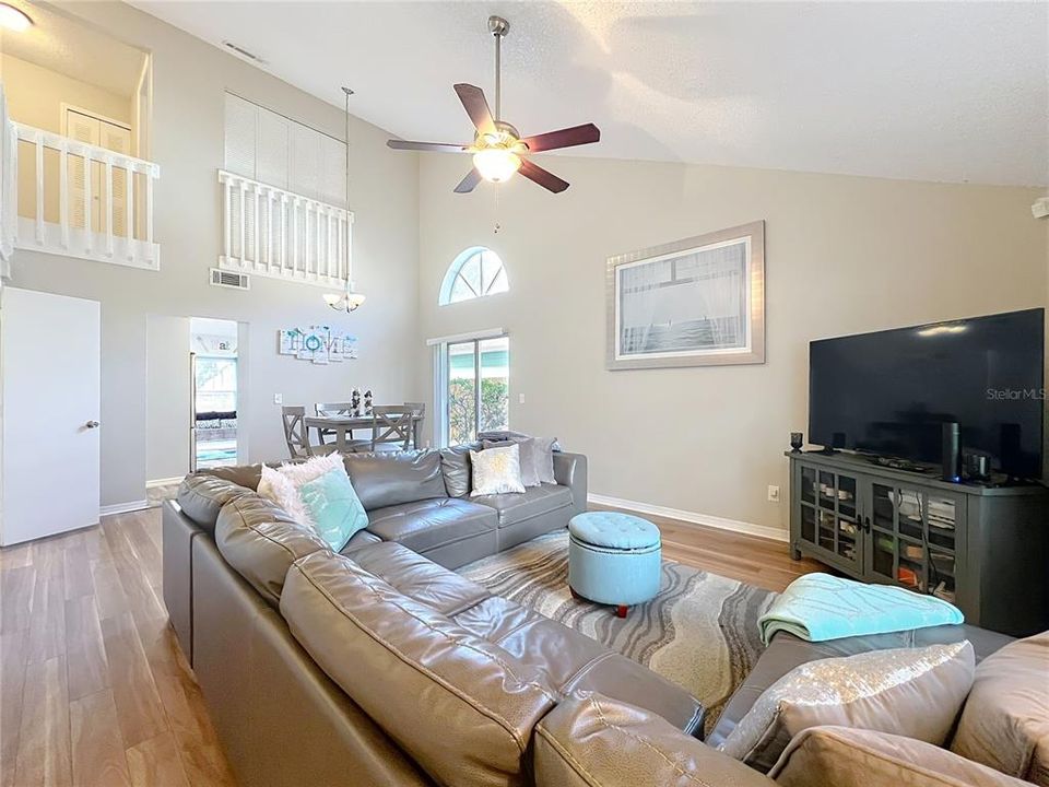 For Sale: $349,900 (3 beds, 2 baths, 1420 Square Feet)