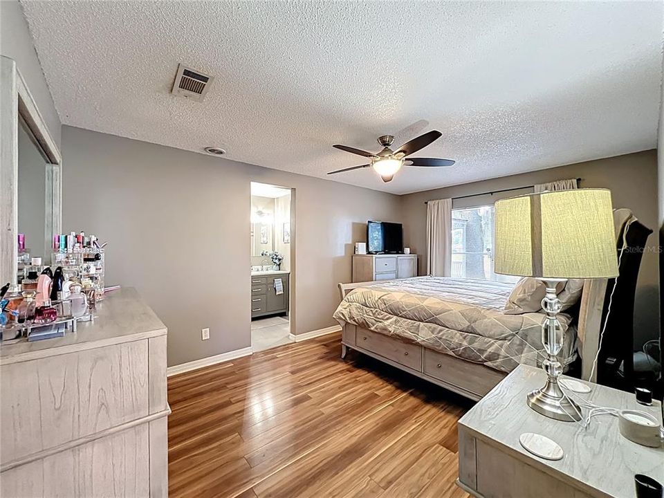 For Sale: $349,900 (3 beds, 2 baths, 1420 Square Feet)