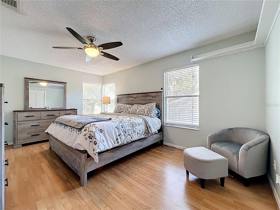 For Sale: $349,900 (3 beds, 2 baths, 1420 Square Feet)