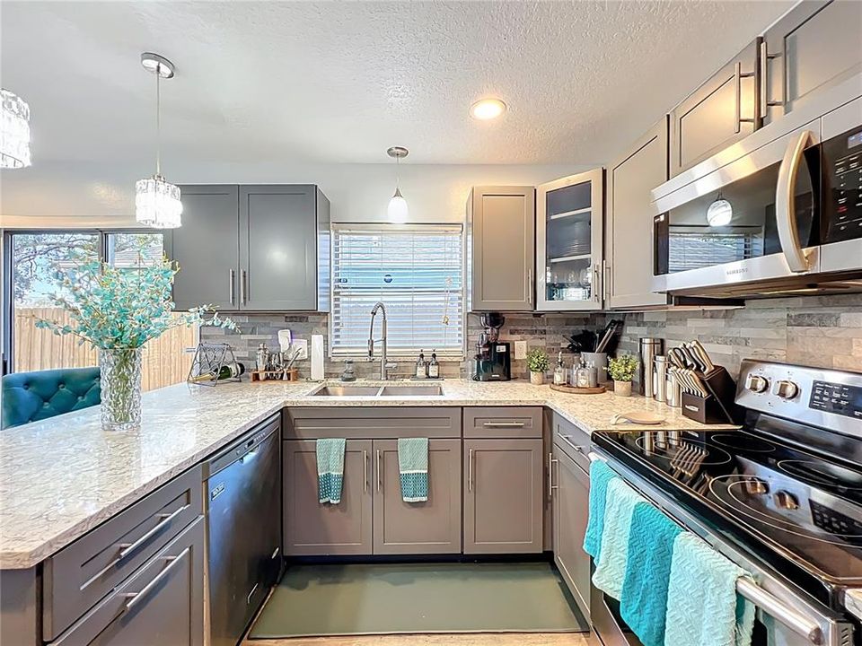 For Sale: $349,900 (3 beds, 2 baths, 1420 Square Feet)