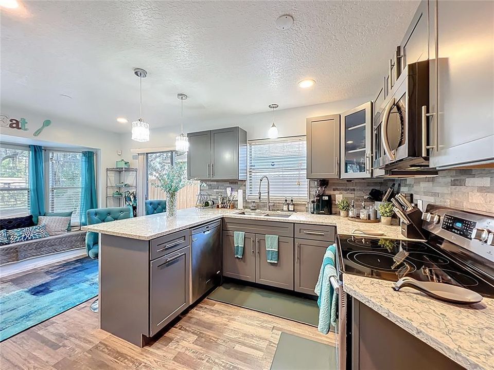 For Sale: $349,900 (3 beds, 2 baths, 1420 Square Feet)