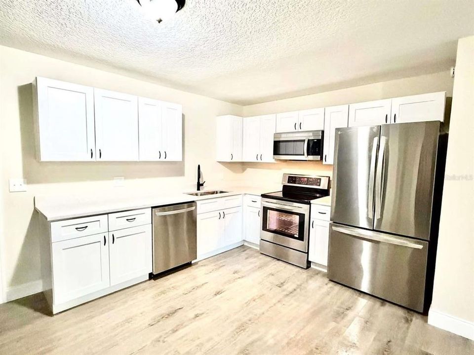 En Venta: $240,000 (4 camas, 2 baños, 1320 Pies cuadrados)