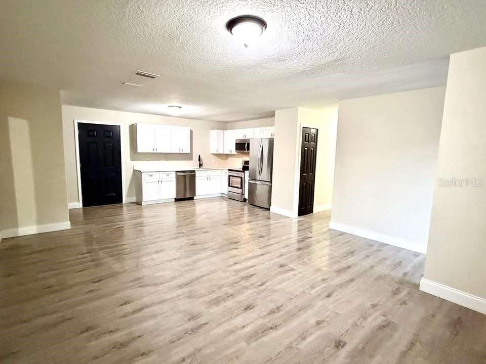 En Venta: $240,000 (4 camas, 2 baños, 1320 Pies cuadrados)