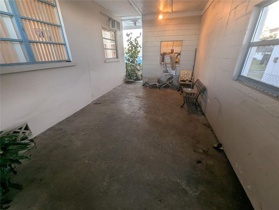 待售: $155,000 (2 贝兹, 1 浴室, 1001 平方英尺)