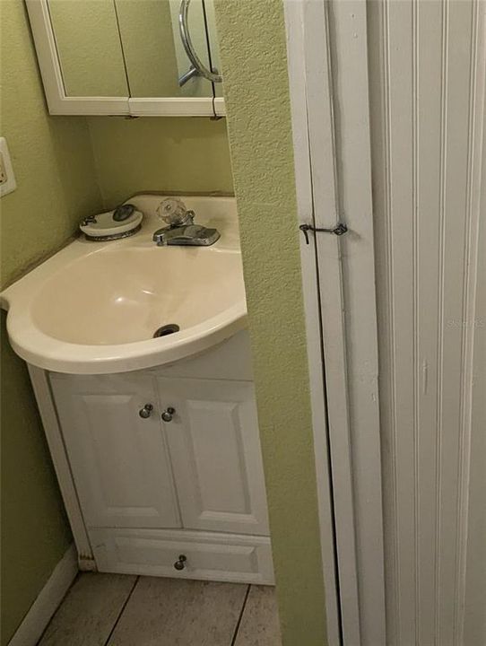 待售: $155,000 (2 贝兹, 1 浴室, 1001 平方英尺)