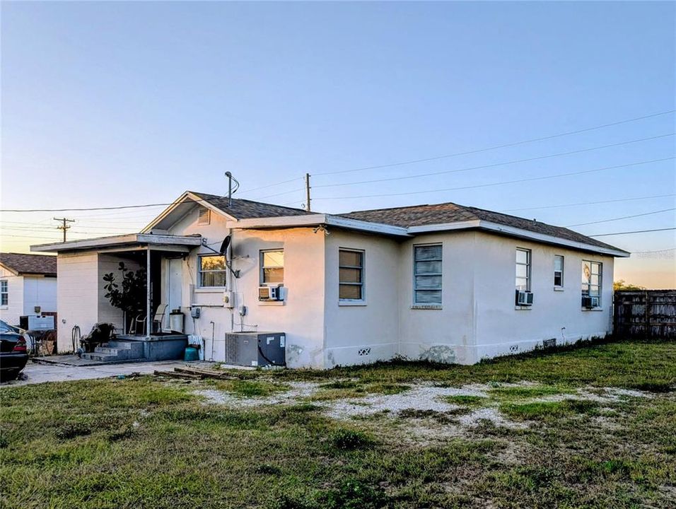 待售: $155,000 (2 贝兹, 1 浴室, 1001 平方英尺)