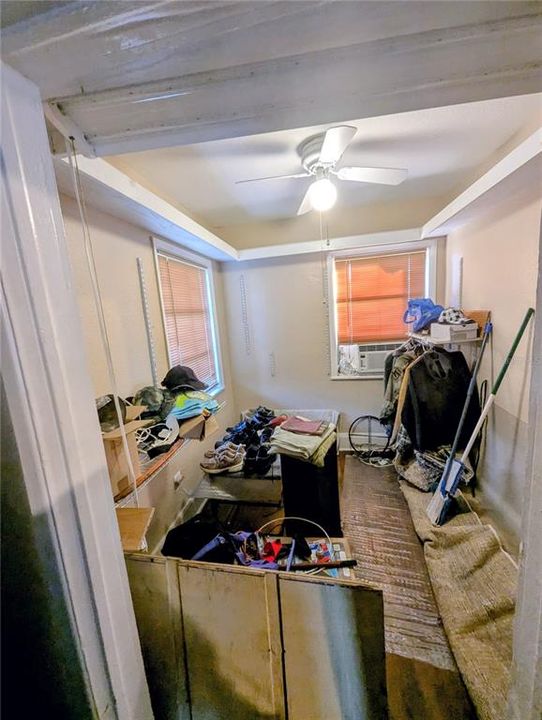 待售: $155,000 (2 贝兹, 1 浴室, 1001 平方英尺)