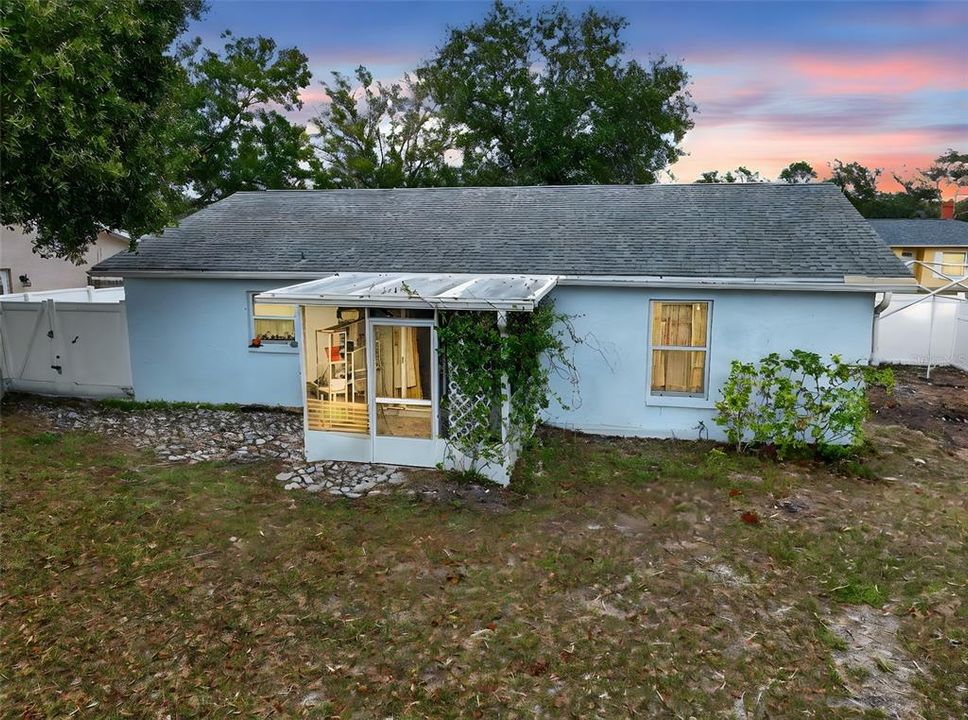 En Venta: $385,000 (3 camas, 2 baños, 972 Pies cuadrados)