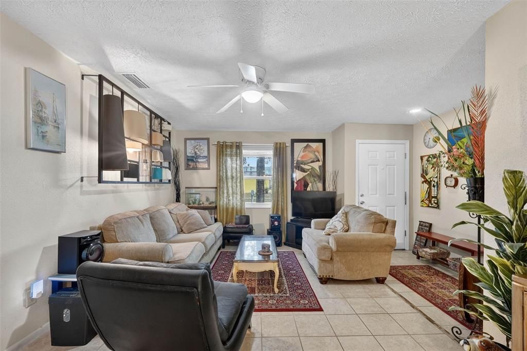 En Venta: $385,000 (3 camas, 2 baños, 972 Pies cuadrados)