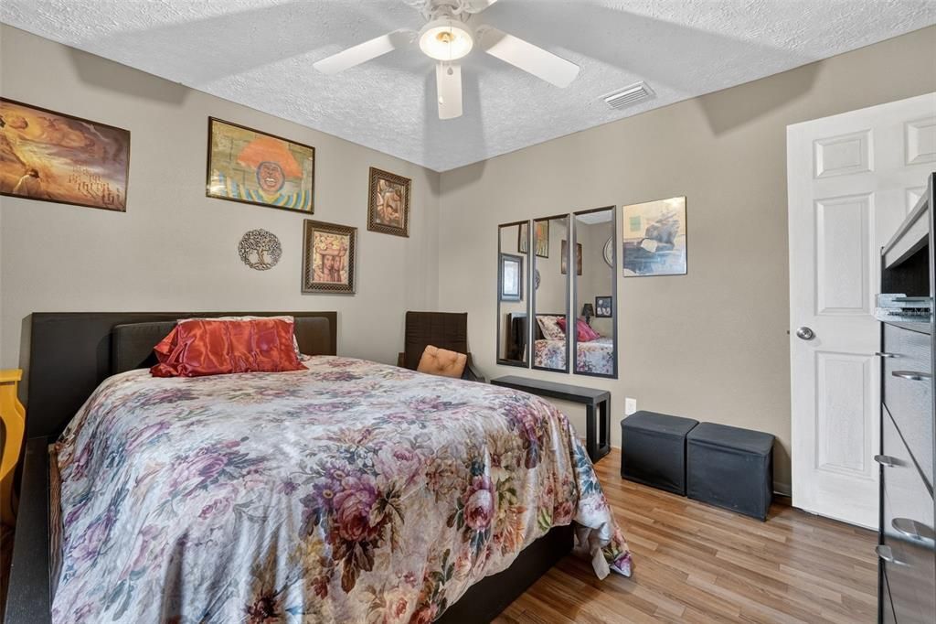 En Venta: $385,000 (3 camas, 2 baños, 972 Pies cuadrados)