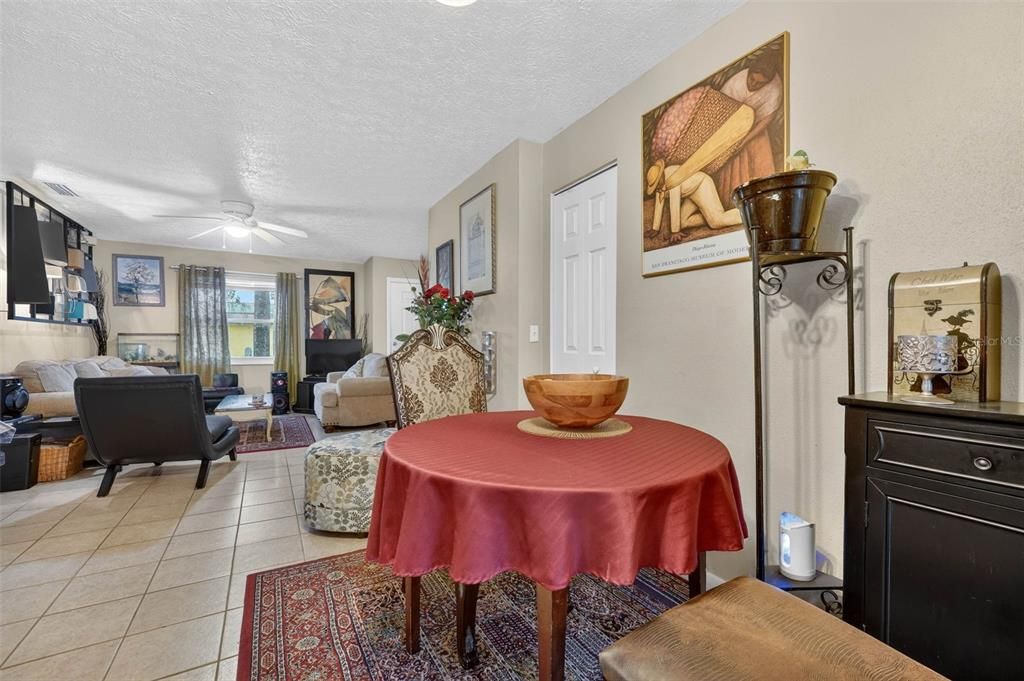 En Venta: $385,000 (3 camas, 2 baños, 972 Pies cuadrados)