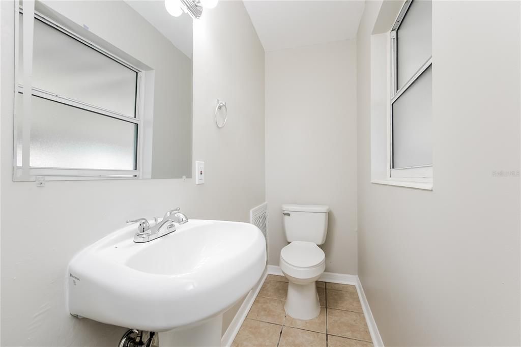 For Rent: $1,590 (3 beds, 1 baths, 1382 Square Feet)