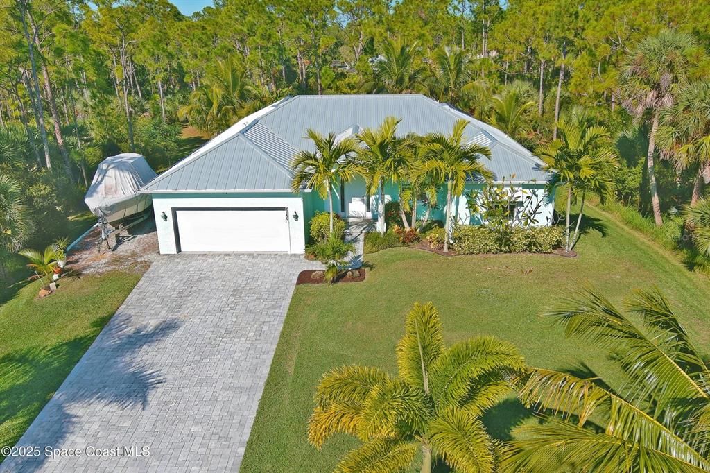 For Sale: $698,000 (3 beds, 2 baths, 1964 Square Feet)