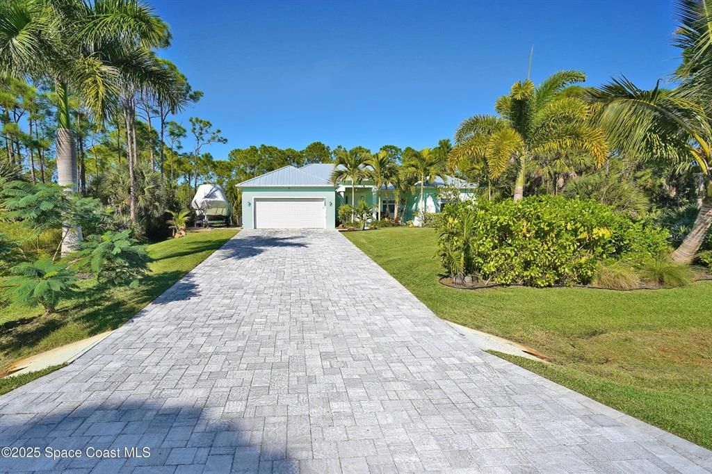 For Sale: $698,000 (3 beds, 2 baths, 1964 Square Feet)