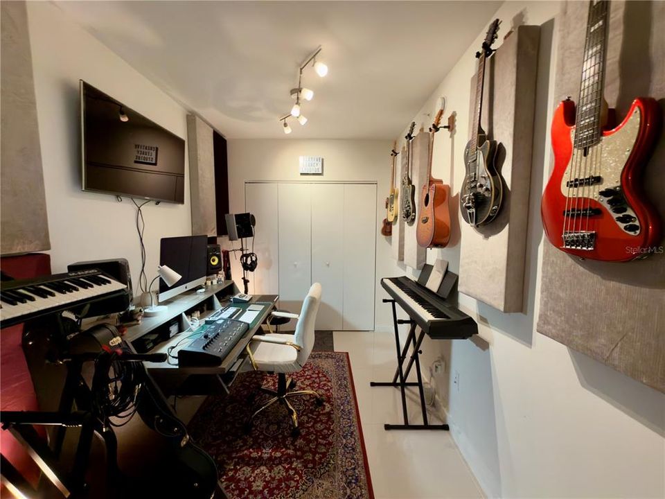 В аренду: $5,500 (2 спален, 2 ванн, 1038 Квадратных фут)