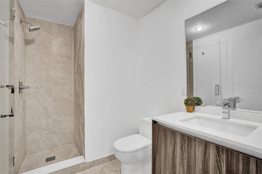 В аренду: $5,500 (2 спален, 2 ванн, 1038 Квадратных фут)