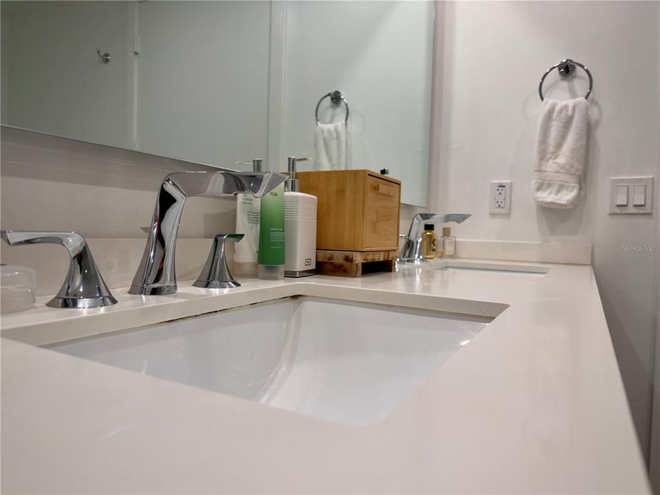 В аренду: $5,500 (2 спален, 2 ванн, 1038 Квадратных фут)