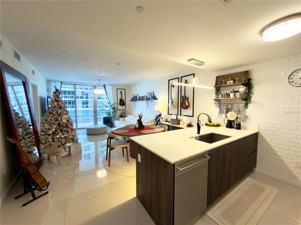 В аренду: $5,500 (2 спален, 2 ванн, 1038 Квадратных фут)