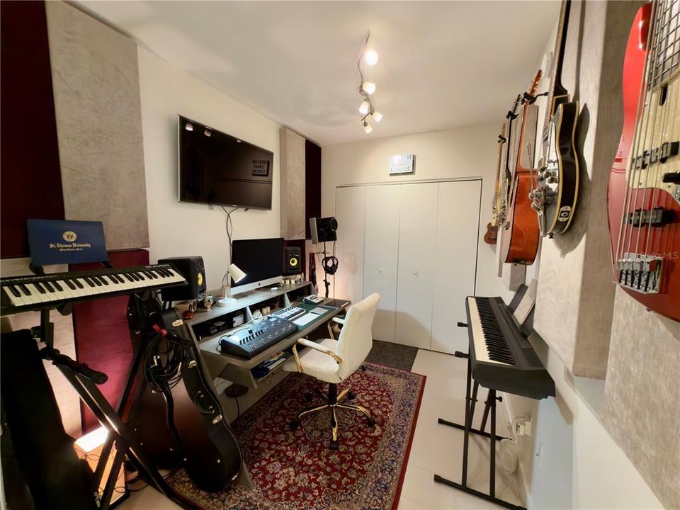 В аренду: $5,500 (2 спален, 2 ванн, 1038 Квадратных фут)