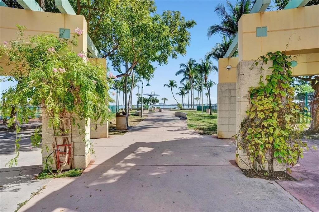 В аренду: $5,500 (2 спален, 2 ванн, 1038 Квадратных фут)