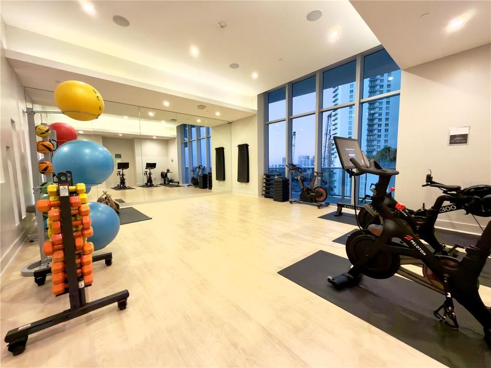 В аренду: $5,500 (2 спален, 2 ванн, 1038 Квадратных фут)