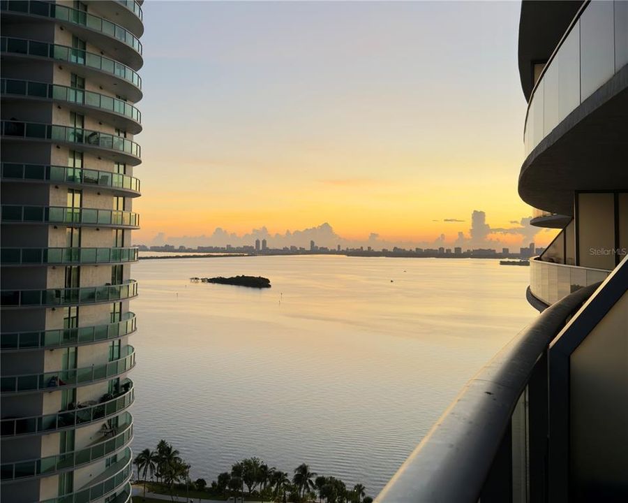 В аренду: $5,500 (2 спален, 2 ванн, 1038 Квадратных фут)