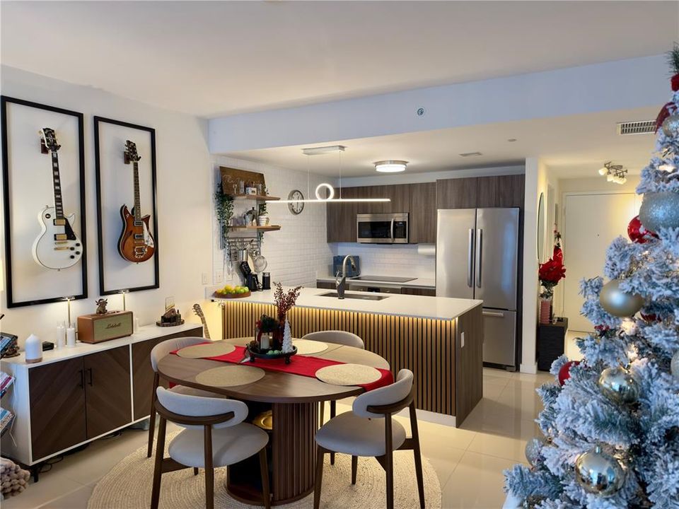 В аренду: $5,500 (2 спален, 2 ванн, 1038 Квадратных фут)