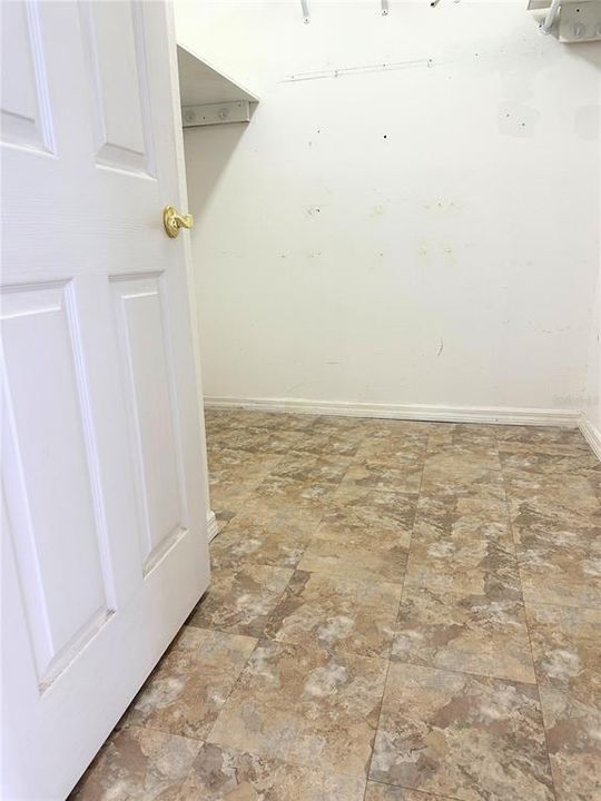 For Sale: $249,000 (3 beds, 2 baths, 1716 Square Feet)