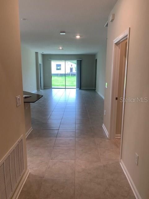 En Renta: $2,450 (4 camas, 3 baños, 2090 Pies cuadrados)