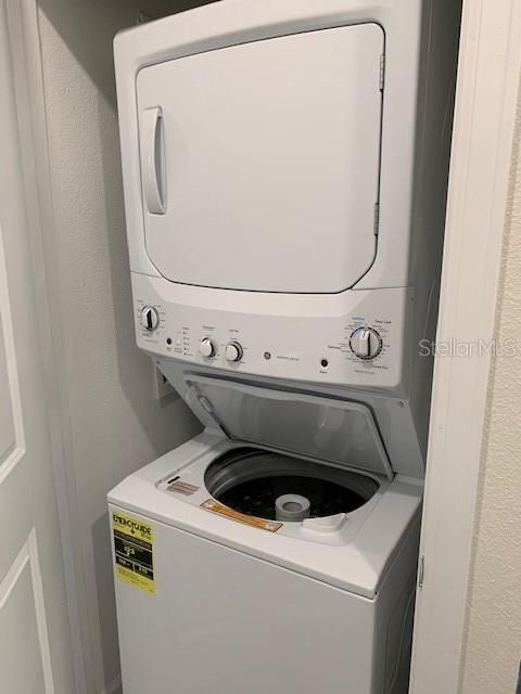 En Renta: $2,450 (4 camas, 3 baños, 2090 Pies cuadrados)