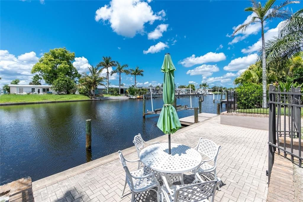 For Sale: $399,900 (3 beds, 2 baths, 1320 Square Feet)