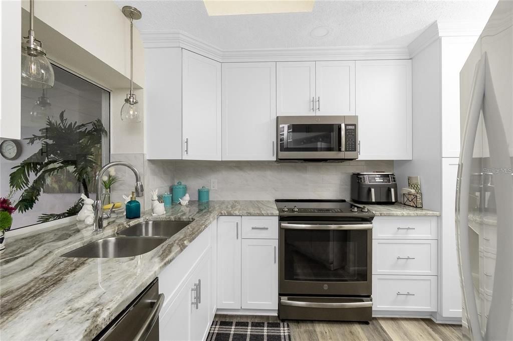 For Sale: $399,900 (3 beds, 2 baths, 1320 Square Feet)