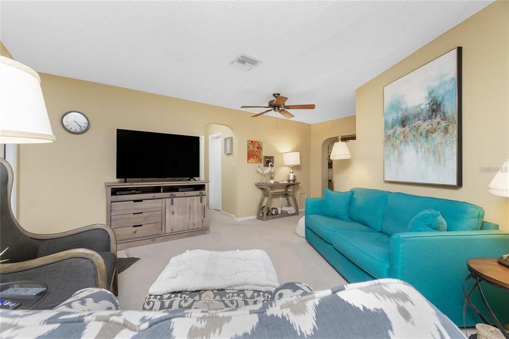 For Sale: $399,900 (3 beds, 2 baths, 1320 Square Feet)