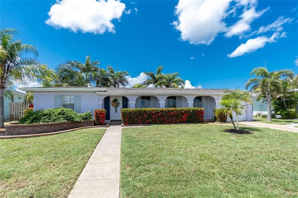 For Sale: $399,900 (3 beds, 2 baths, 1320 Square Feet)