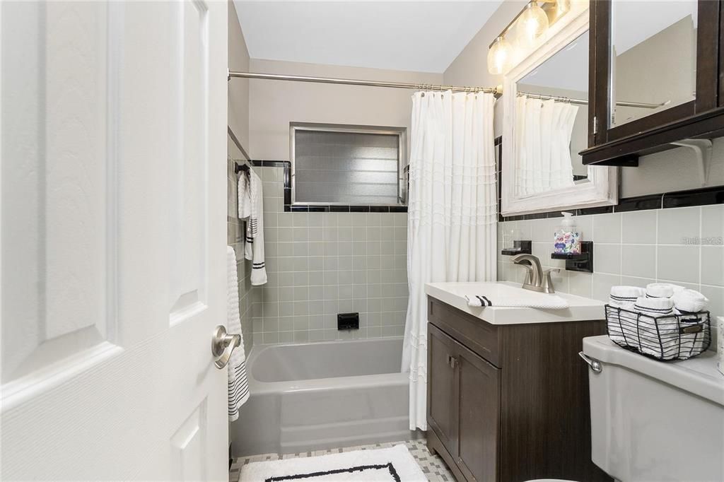 For Sale: $399,900 (3 beds, 2 baths, 1320 Square Feet)