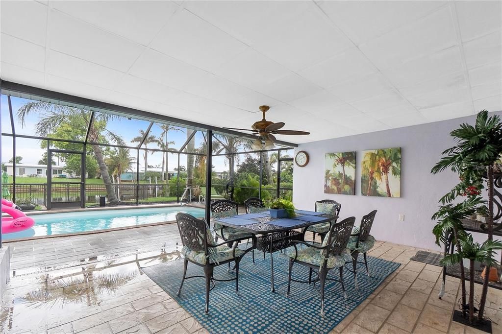 For Sale: $399,900 (3 beds, 2 baths, 1320 Square Feet)