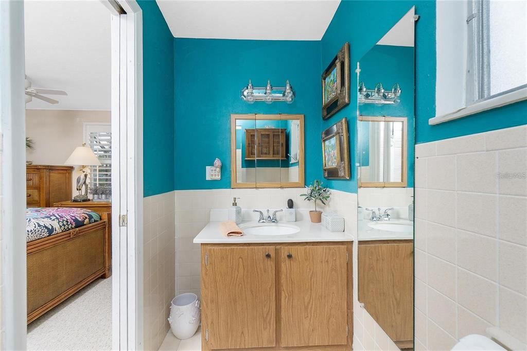 For Sale: $399,900 (3 beds, 2 baths, 1320 Square Feet)