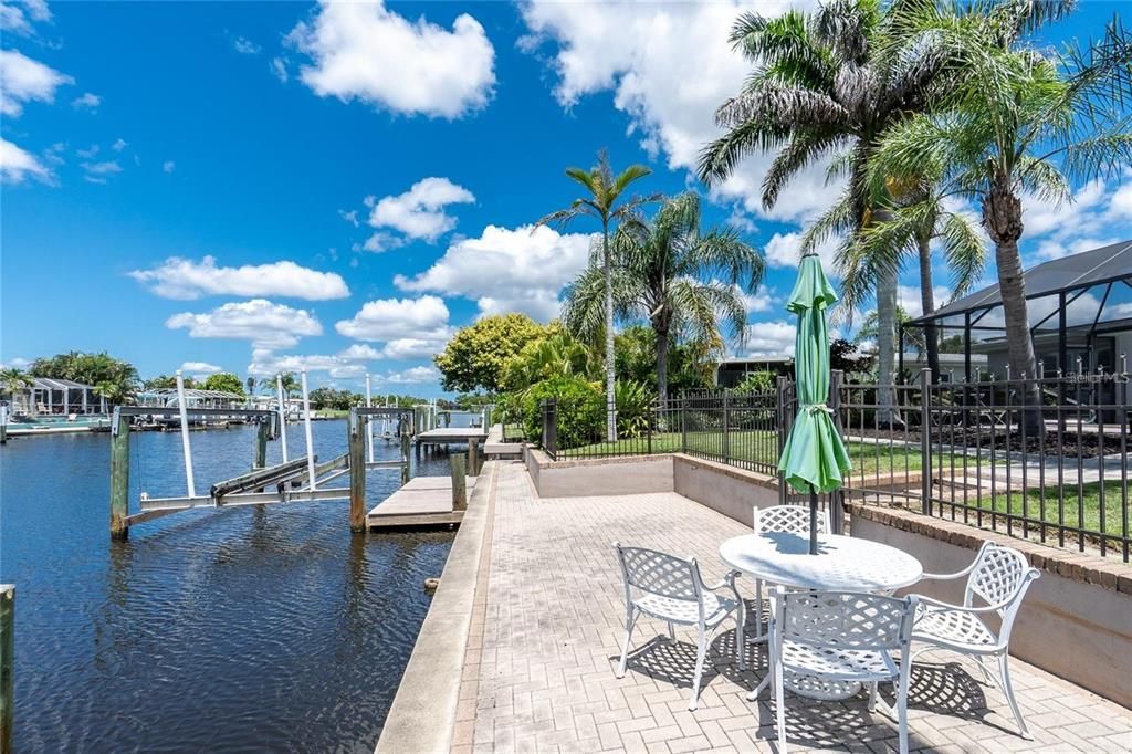 For Sale: $399,900 (3 beds, 2 baths, 1320 Square Feet)