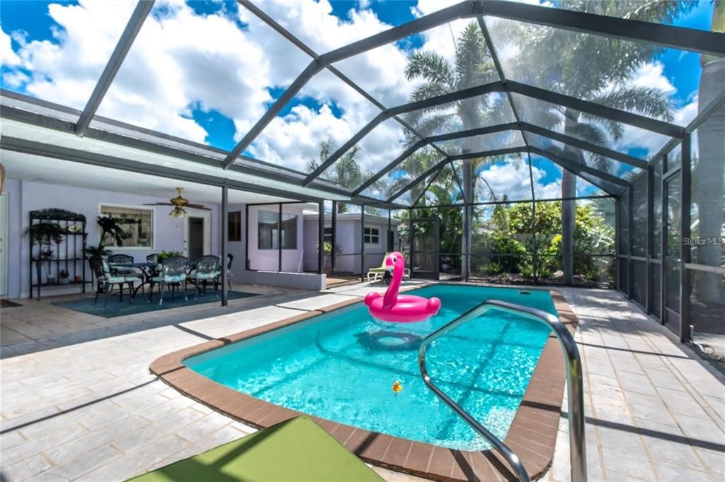 For Sale: $399,900 (3 beds, 2 baths, 1320 Square Feet)