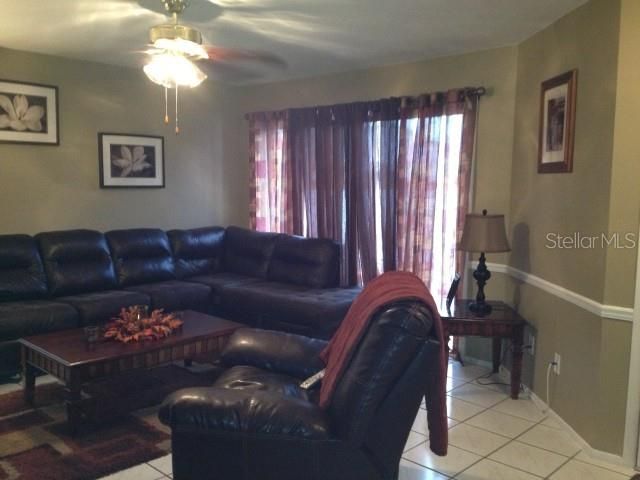 For Rent: $2,000 (3 beds, 2 baths, 1238 Square Feet)
