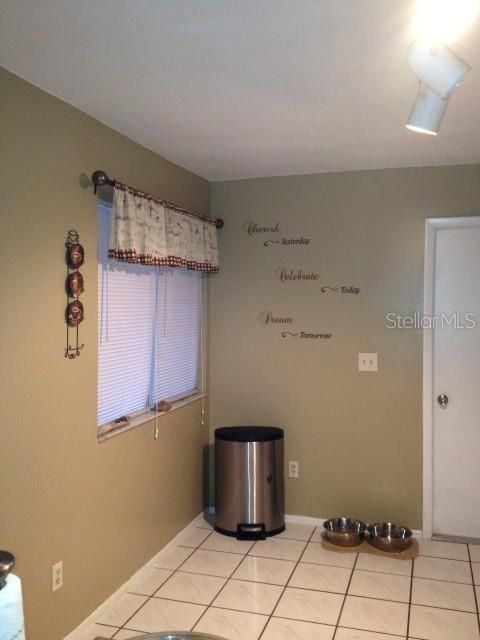 For Rent: $2,000 (3 beds, 2 baths, 1238 Square Feet)