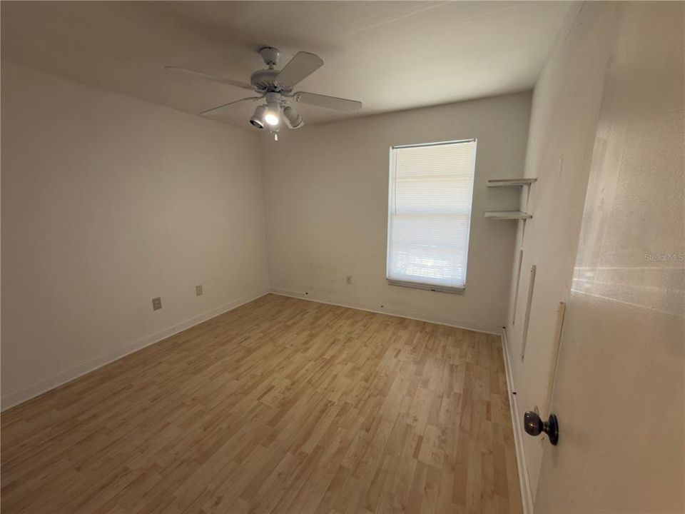 出租: $1,300 (2 贝兹, 2 浴室, 912 平方英尺)